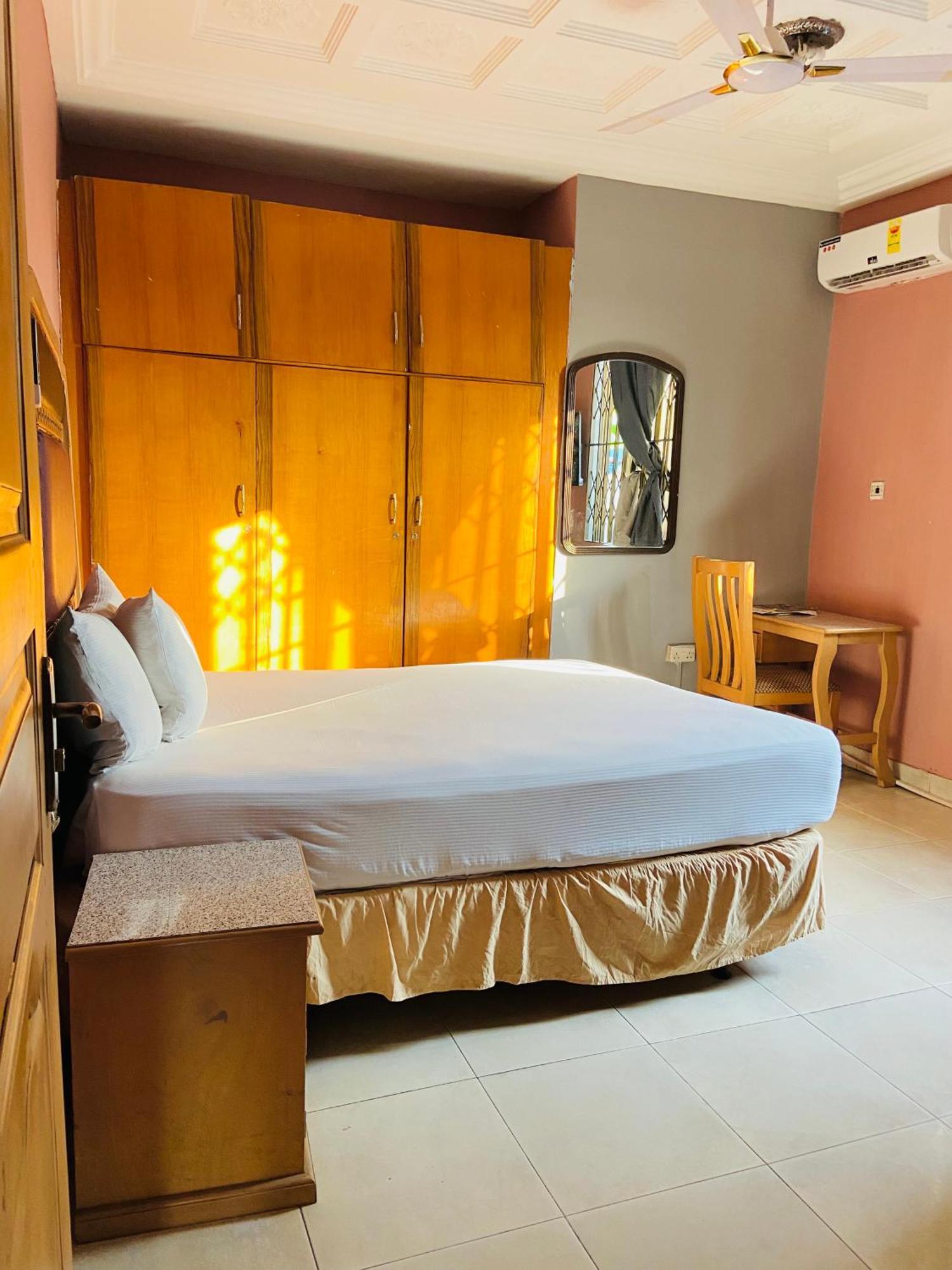 Heaven Gate Hotel Accra Buitenkant foto